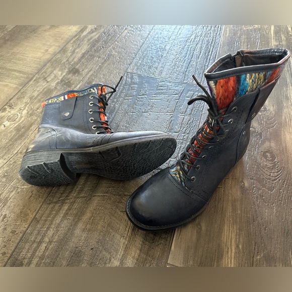 Taxi Ankle Boots size 9 - navy color - Picture 2 of 4